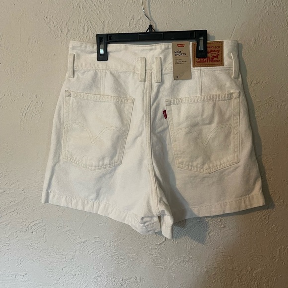 Levi’s Mom Shorts - Picture 5 of 6